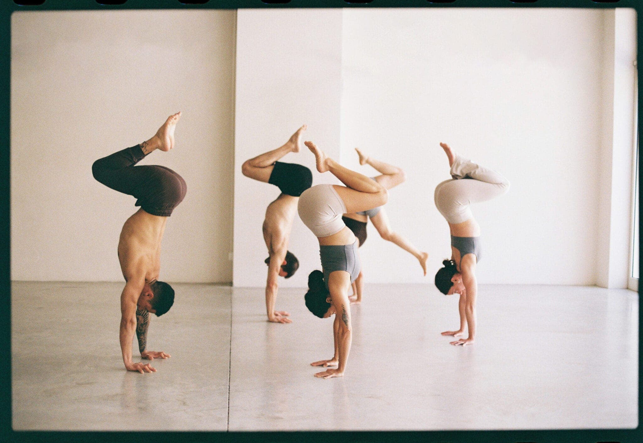 Tuck handstands training
